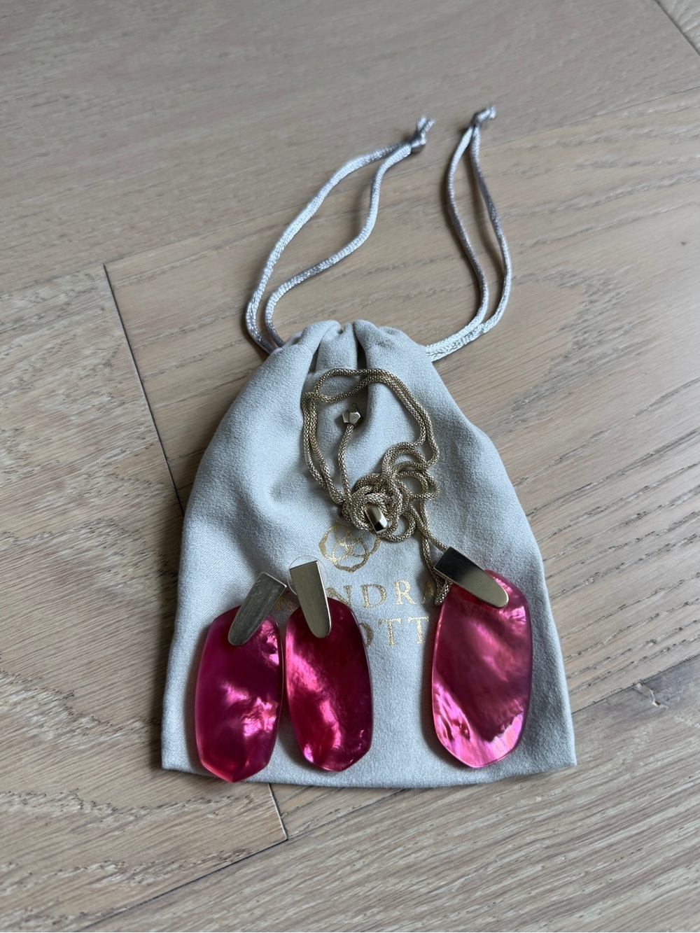 Kendra Scott Aragon Drop Earring Necklace Set in Berry Illusion